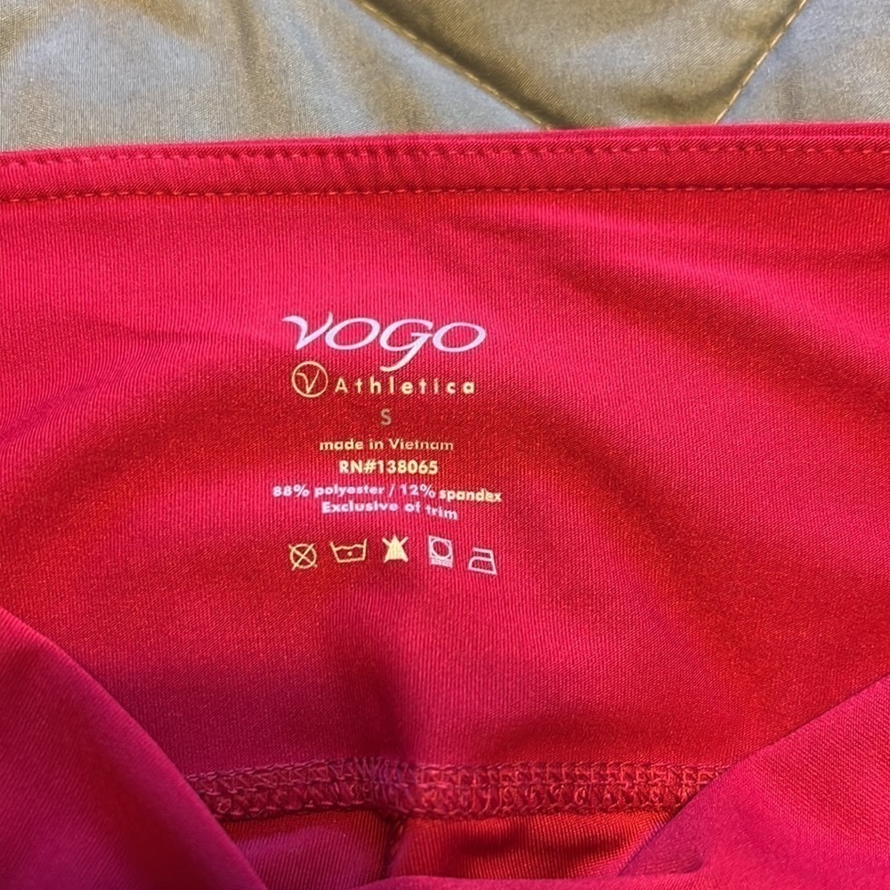 Vogo Ruby colored leggings, 2 side pockets, moisture wicking, Size S, NWT - Picture 6 of 7